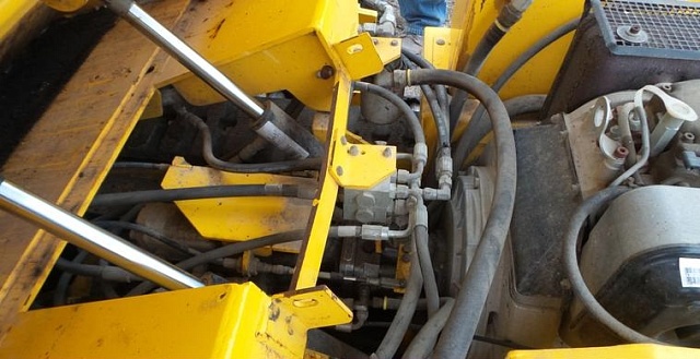 Мини укладчик асфальта на гусеничном ходу TP411